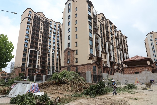 宿州房产网-托斯卡纳小镇三期洋房7月工程进度绿化植被进行中-工程